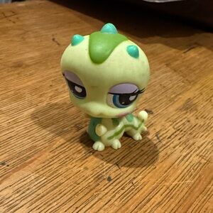 Littlest pet shop Cute Green caterpillars Figurine #1324